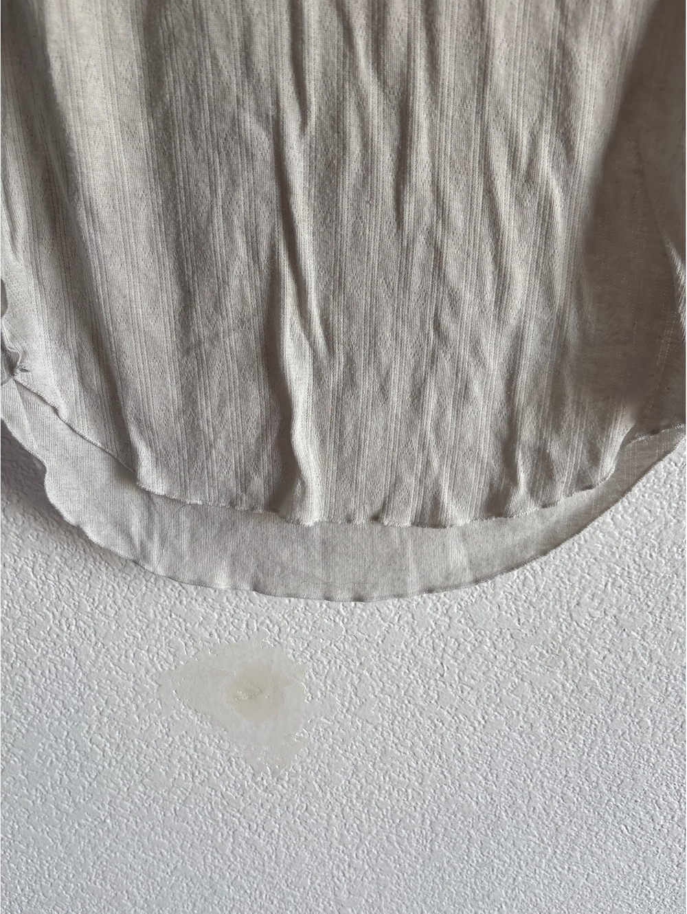 Short-Sleeve Shirt with Ribbed Pattern and Rounded Neckline - Picture 4 of 5